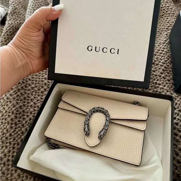 Like new Gucci mini bag, I’ve literally used it couple of times only - Picture 3 of 5